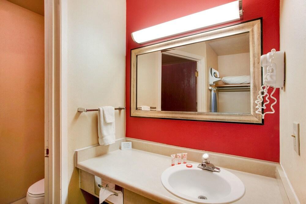 Oyo Hotel Spokane North Екстер'єр фото