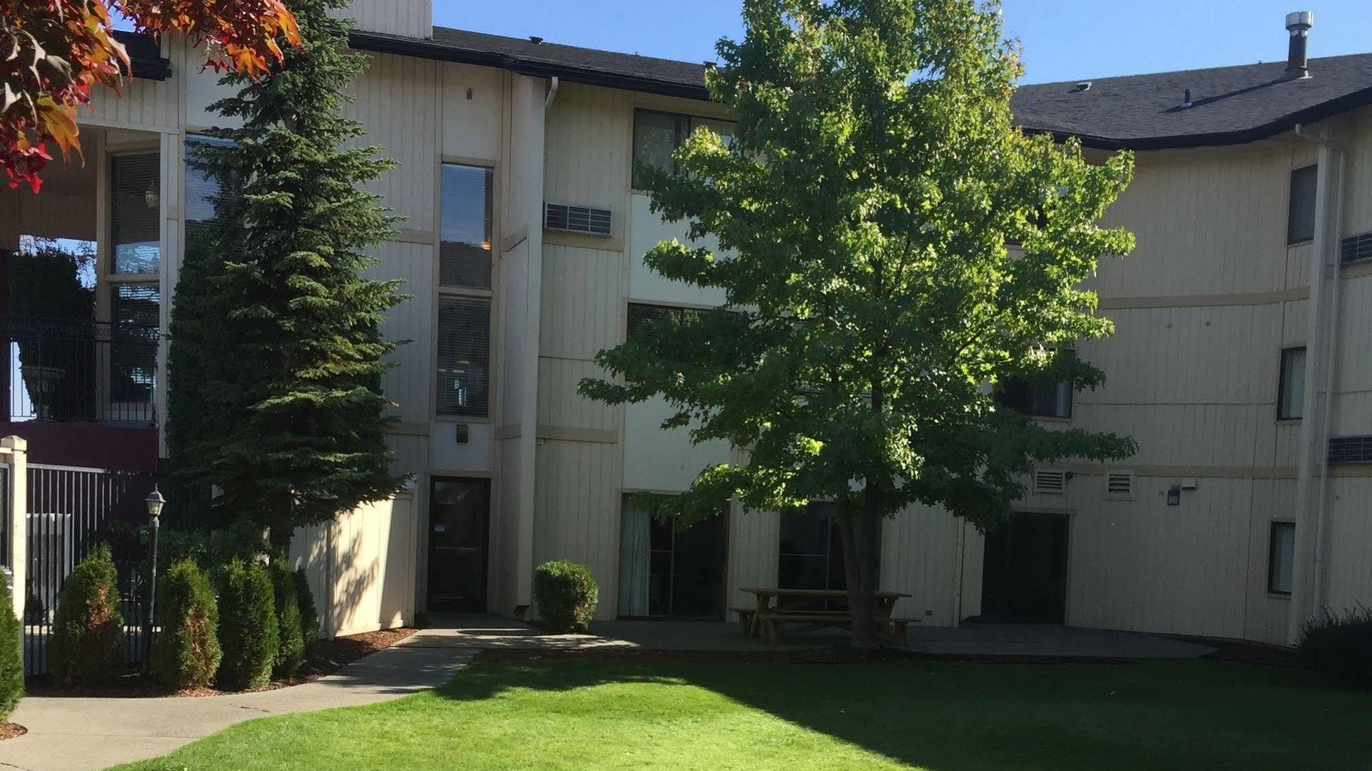 Oyo Hotel Spokane North Екстер'єр фото