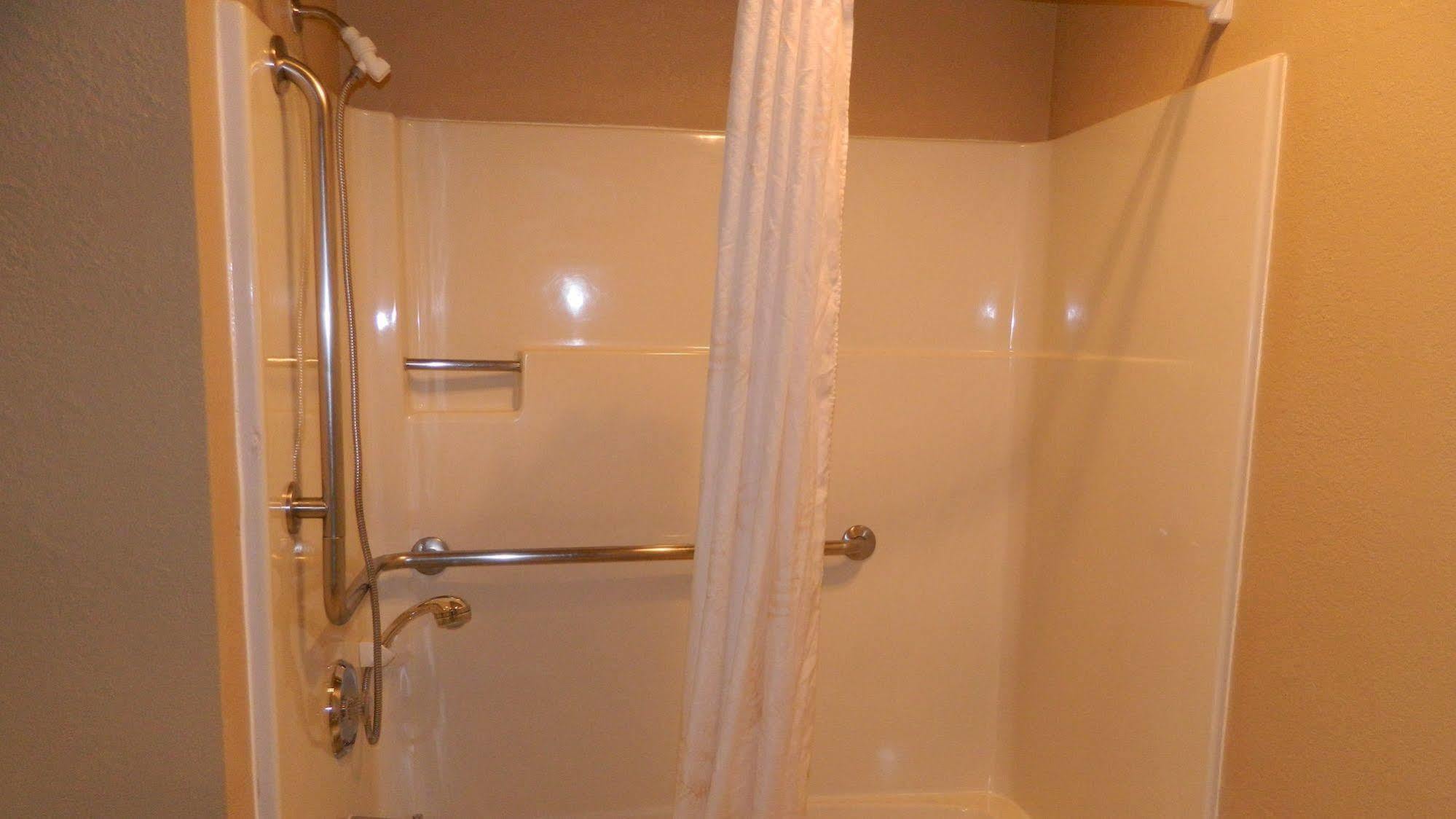 Oyo Hotel Spokane North Екстер'єр фото